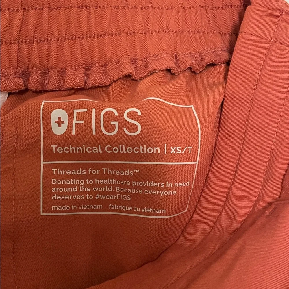 Figs Terracotta off shift crew neck and yola pant - Picture 3 of 3